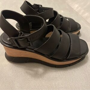 Sorel Joanie III Ankle Strappy Platform Wedge Sandal black 7.5 buckle leather